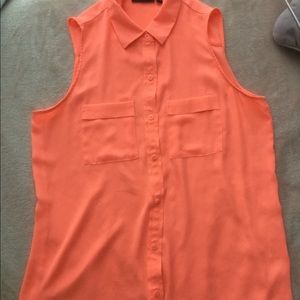 A cute button down top 💗